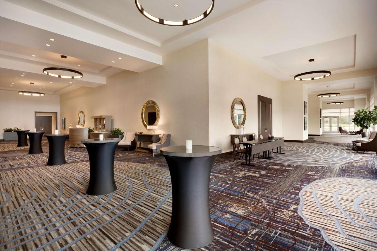 Embassy Suites By Hilton San Antonio Landmark Экстерьер фото