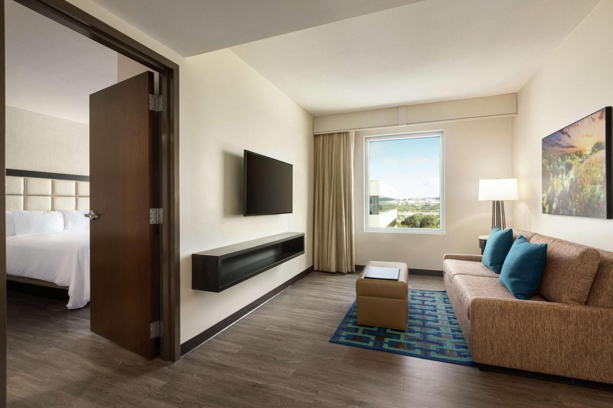 Embassy Suites By Hilton San Antonio Landmark Экстерьер фото