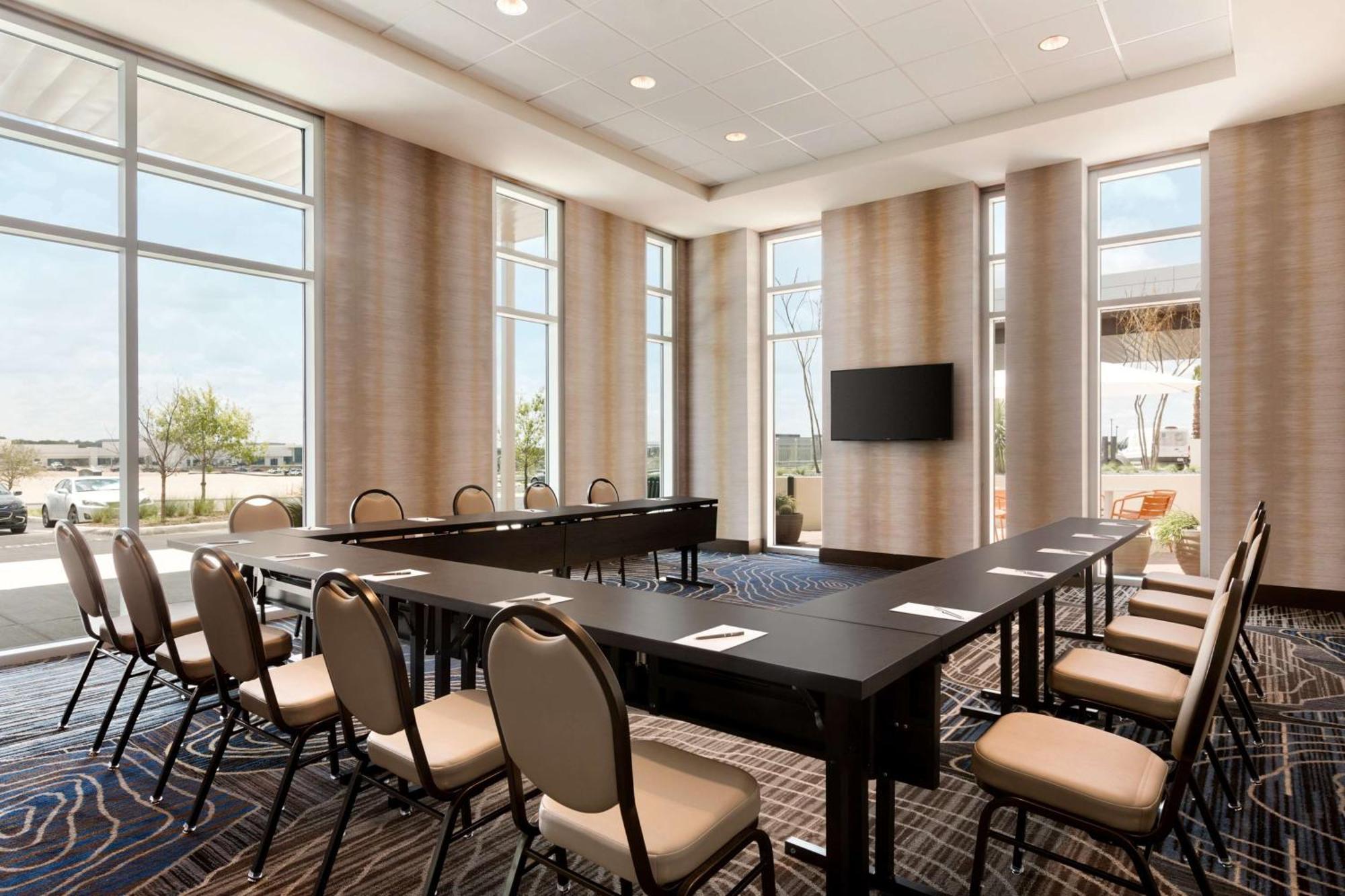Embassy Suites By Hilton San Antonio Landmark Экстерьер фото