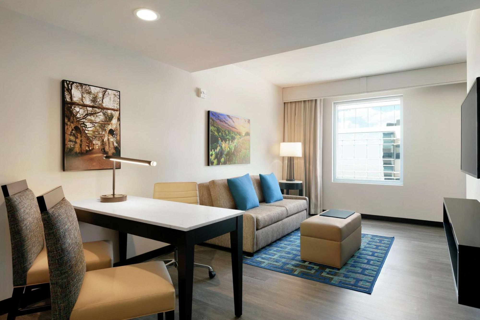 Embassy Suites By Hilton San Antonio Landmark Экстерьер фото