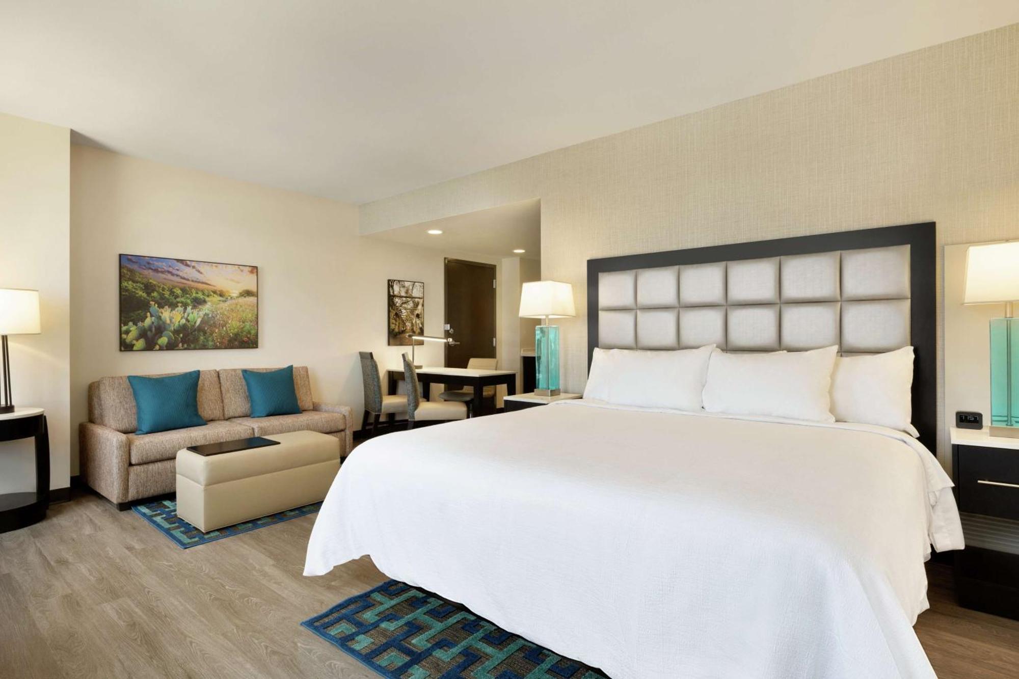 Embassy Suites By Hilton San Antonio Landmark Экстерьер фото