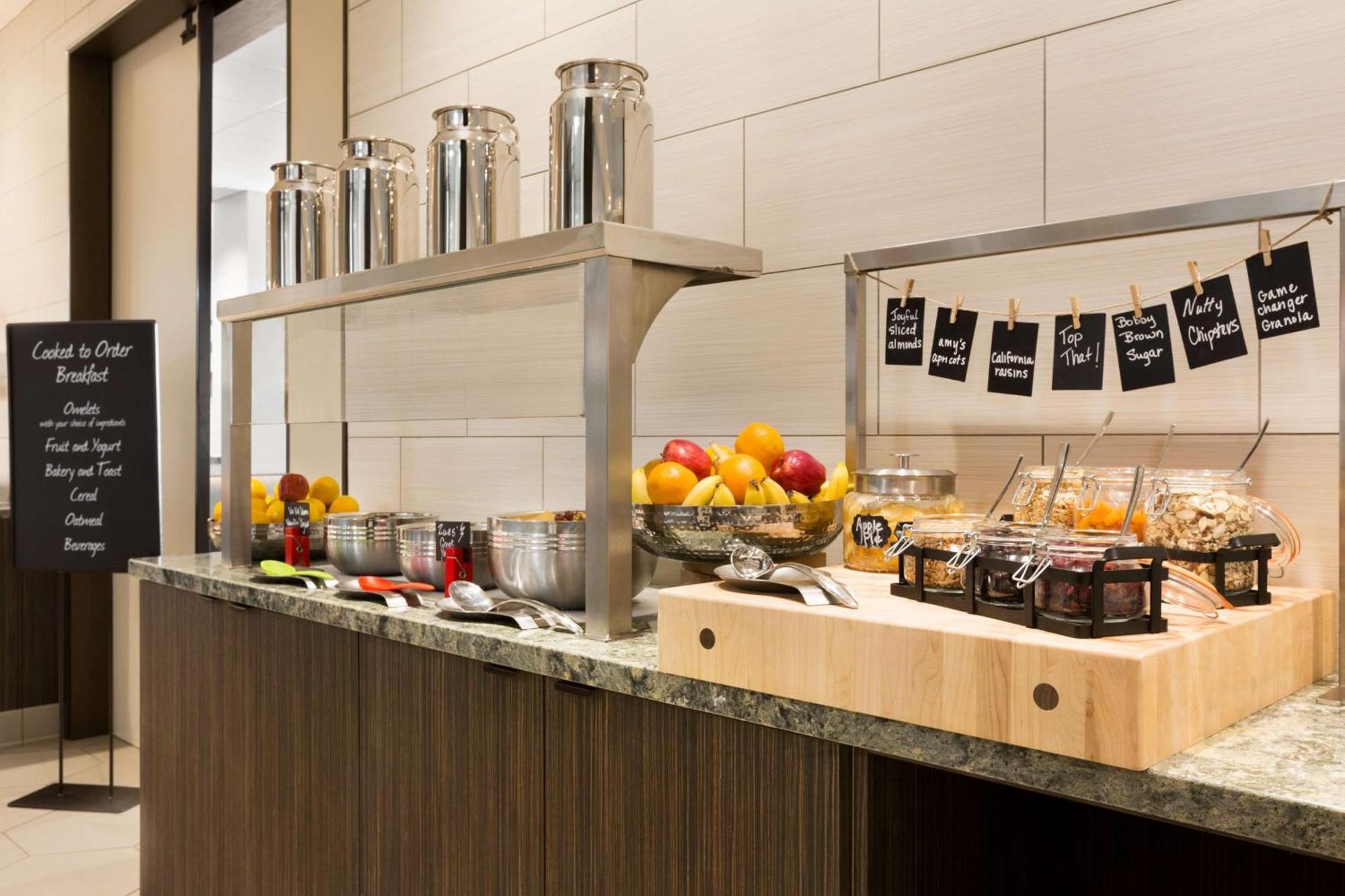 Embassy Suites By Hilton San Antonio Landmark Экстерьер фото
